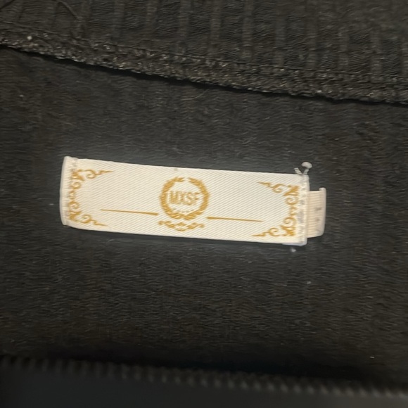 Feminine Black & White Lace-Trimmed Ruffled 2-Piece PJ Set - Picture 2 of 9